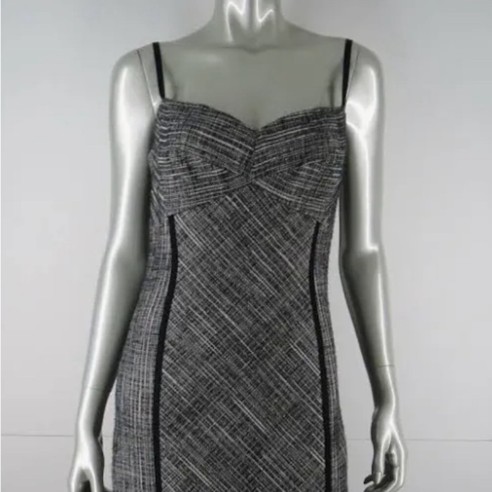 Super flattering ribbon strap dress. Perfect for winter formal events!
